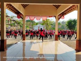 Semarak Senam GERMAS di Kalurahan Balong, Warga Antusias Ikuti Panduan Instruktur Devi Santi Paramit